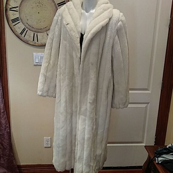 Coat - Picture 2 of 9